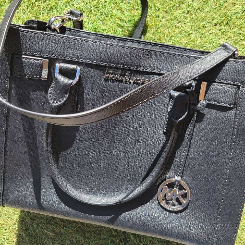 Michael kors black leather purse